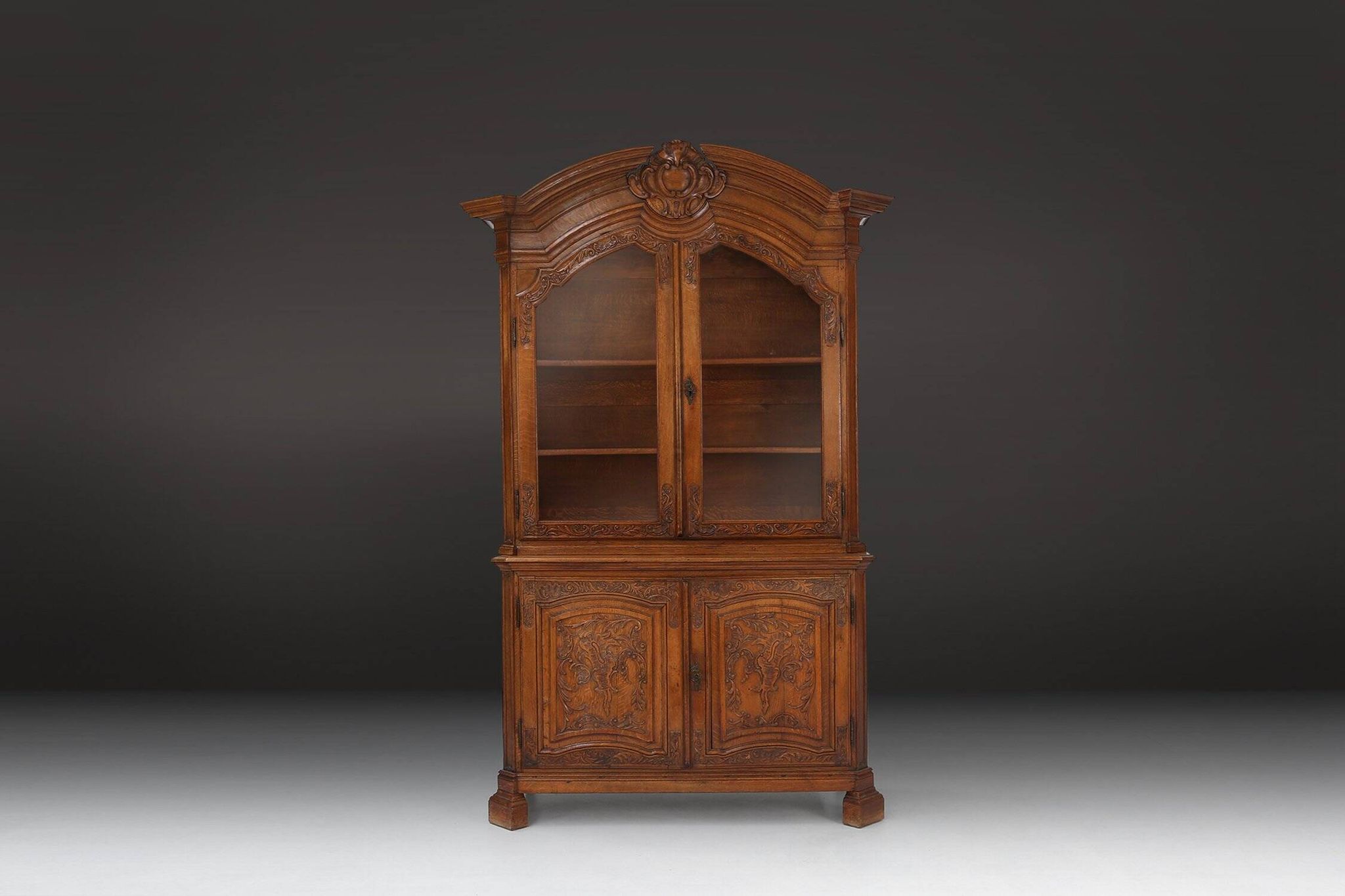 Antique Liège Display Cabinet in Carved Wood, Belgium, 18th Century