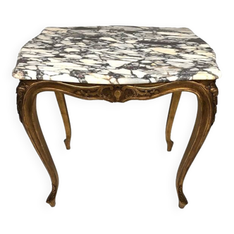 Petite table de style Louis XV en bois doré et plateau de marbre