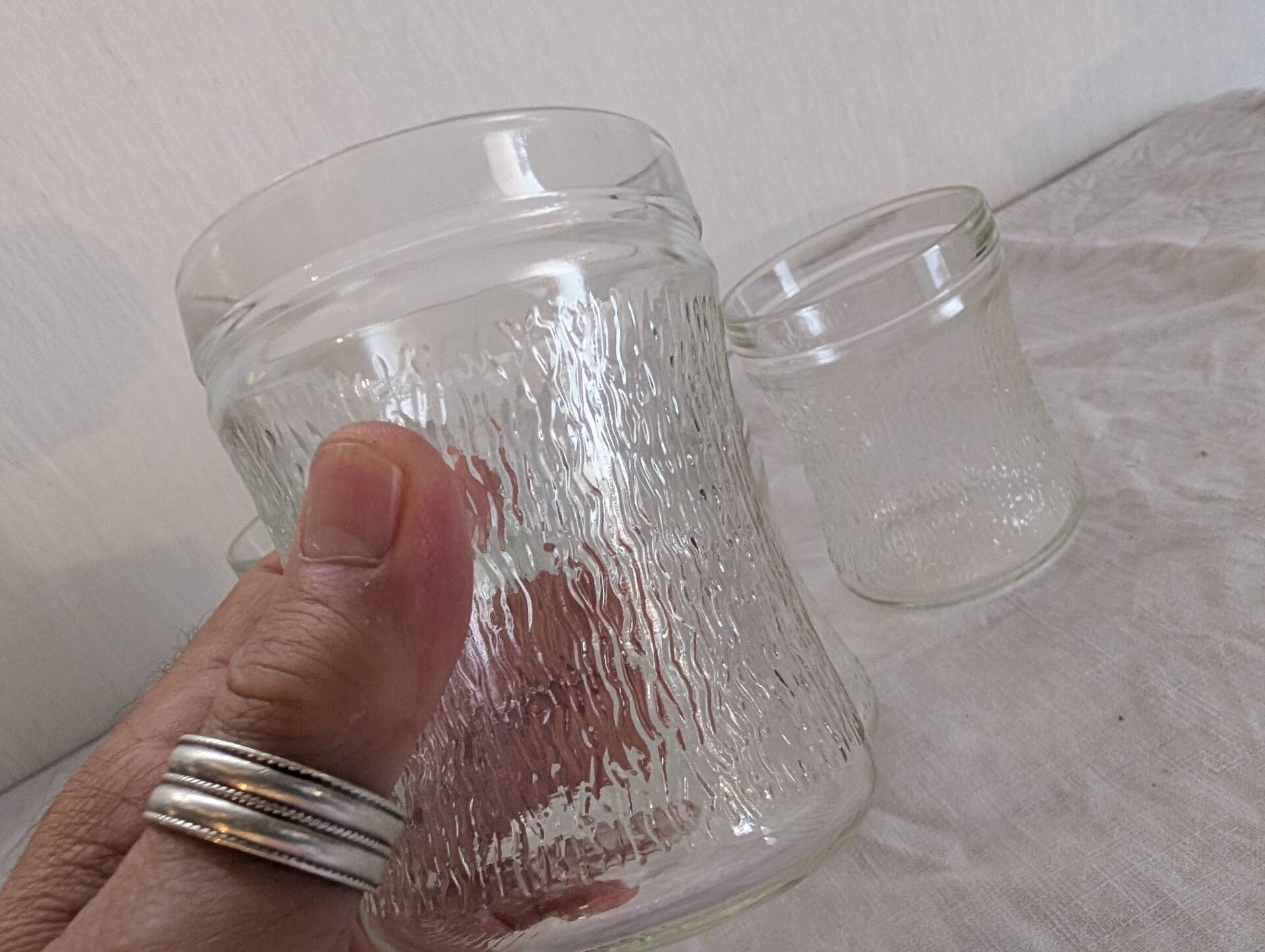 4 verres texturés en verre moulé – années 1970