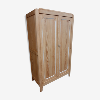 Armoire en pin massif