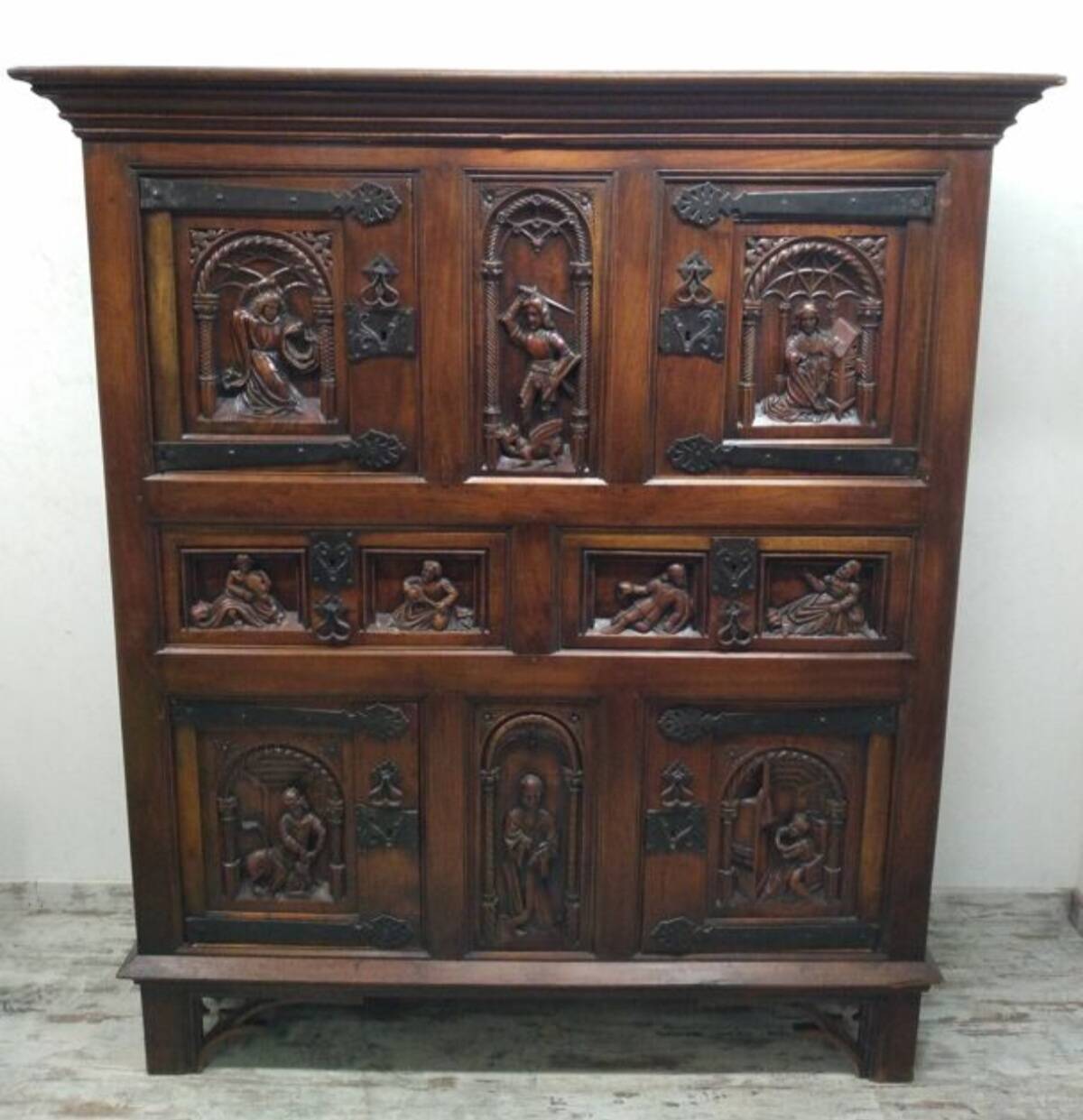High period carved furniture