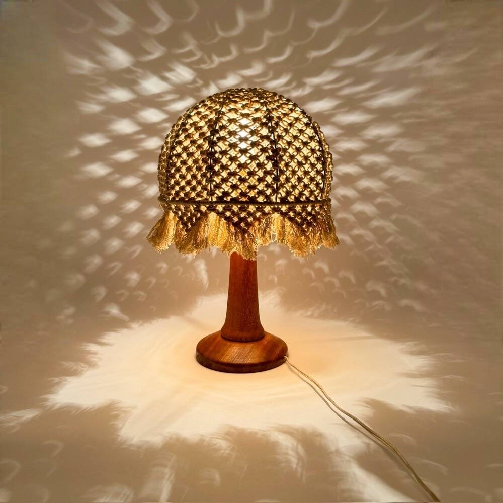 Bohemian table lamp in turned wood and macramé from the 1970s.