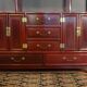 Low sideboard surmounted by bibus shelves in red lacquered wood, China XXth, 120 x 195 cm