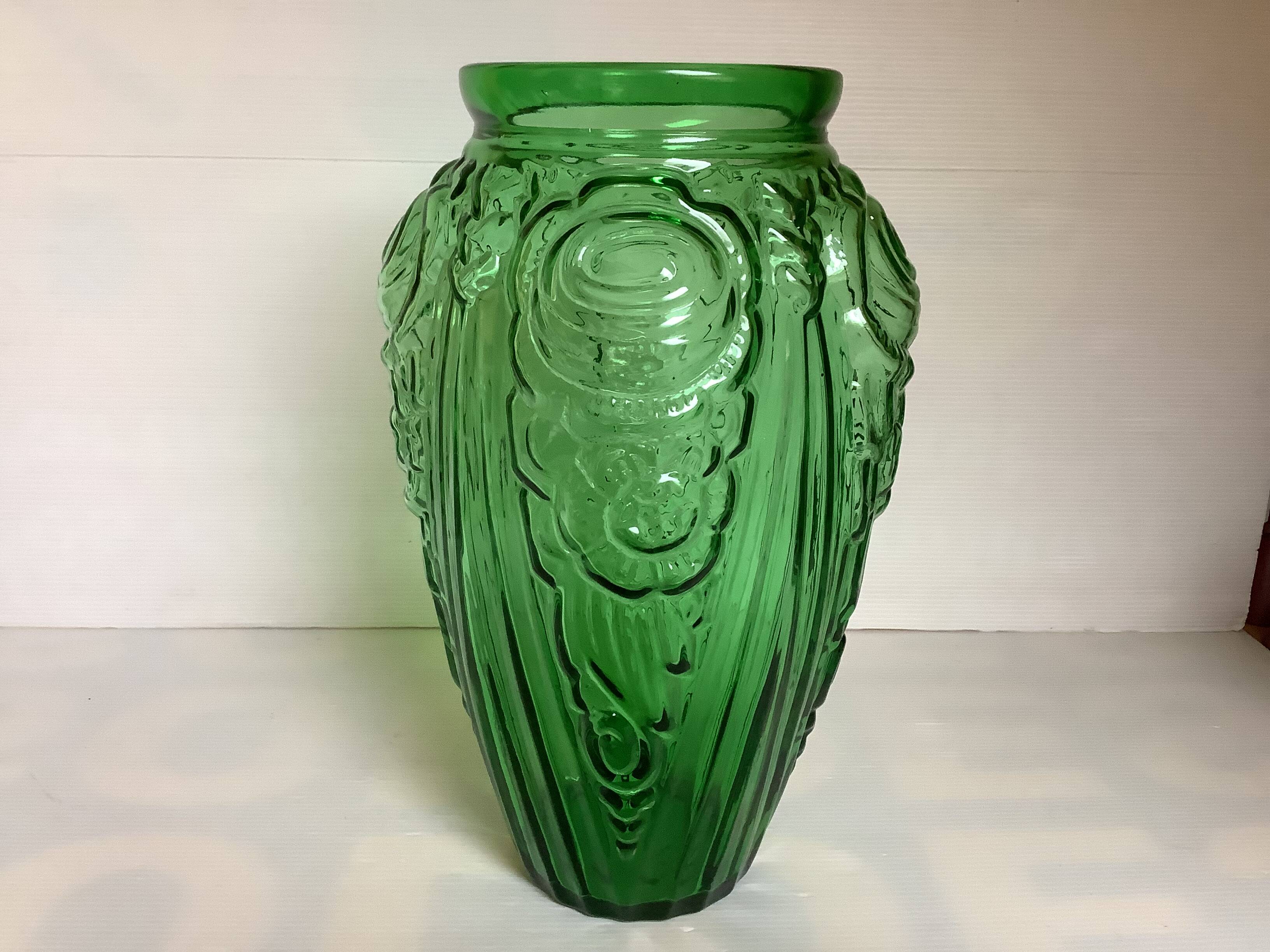 Grand vase verre vert de Julius Stolle art déco