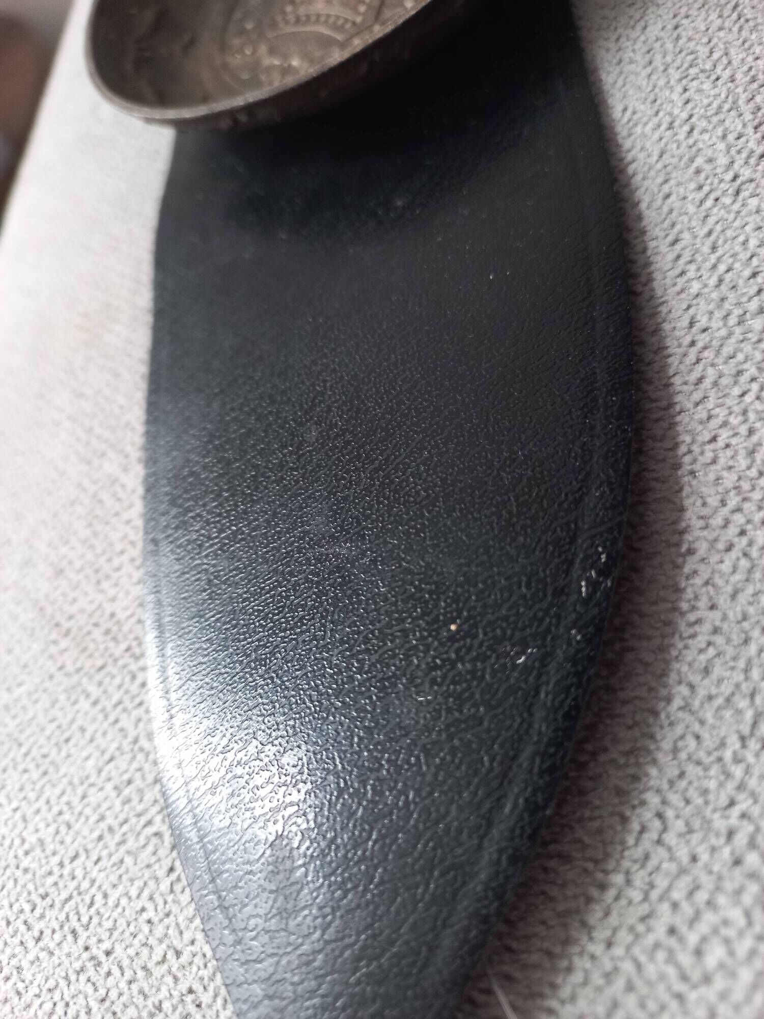 Cendrier vintage pour accoudoir, en cuir et métal, pièce ancienne