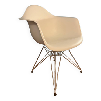 Vitra Chair - Eames Plastic Armchair DAR