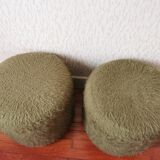 Deux poufs moumoute