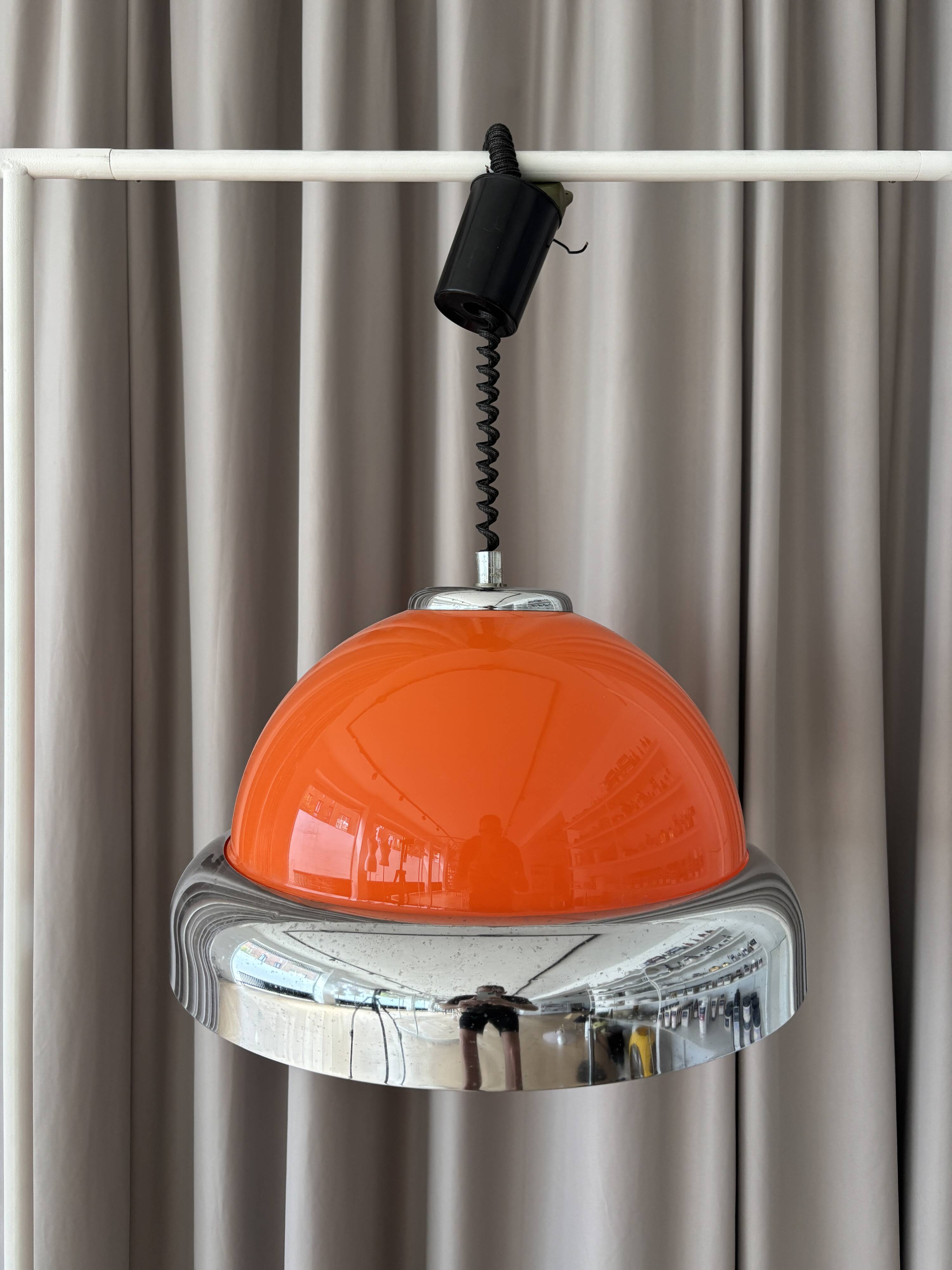 Lampe pendentif orange de l'âge spatial vintage 1973 – Chrome et acrylique