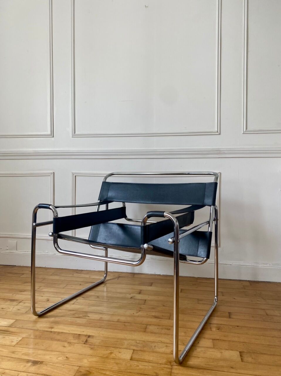 Wassily armchair by Marcel Breuer Habitat 1980 edition