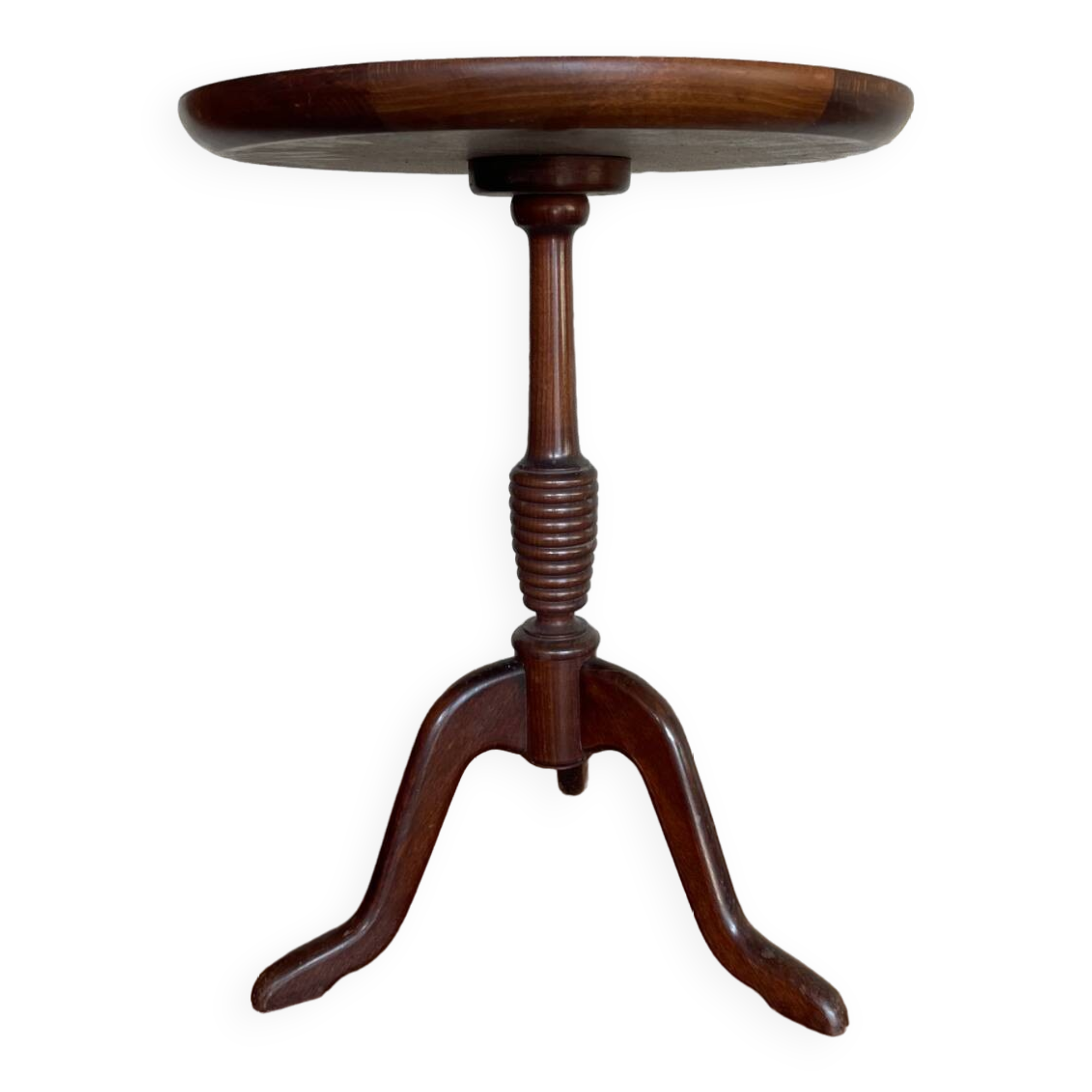 Pedestal table