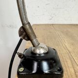 Lampe de bureau, d'atelier industriel en tôle émaillée noire, années 1950