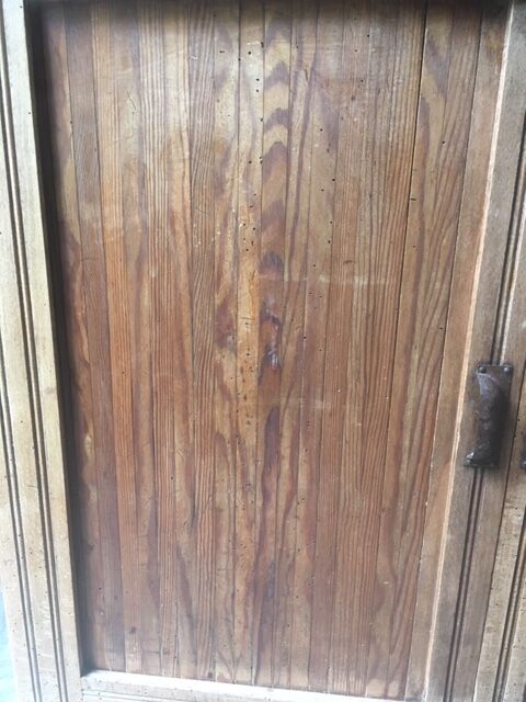 Small Parisian buffet sliding doors