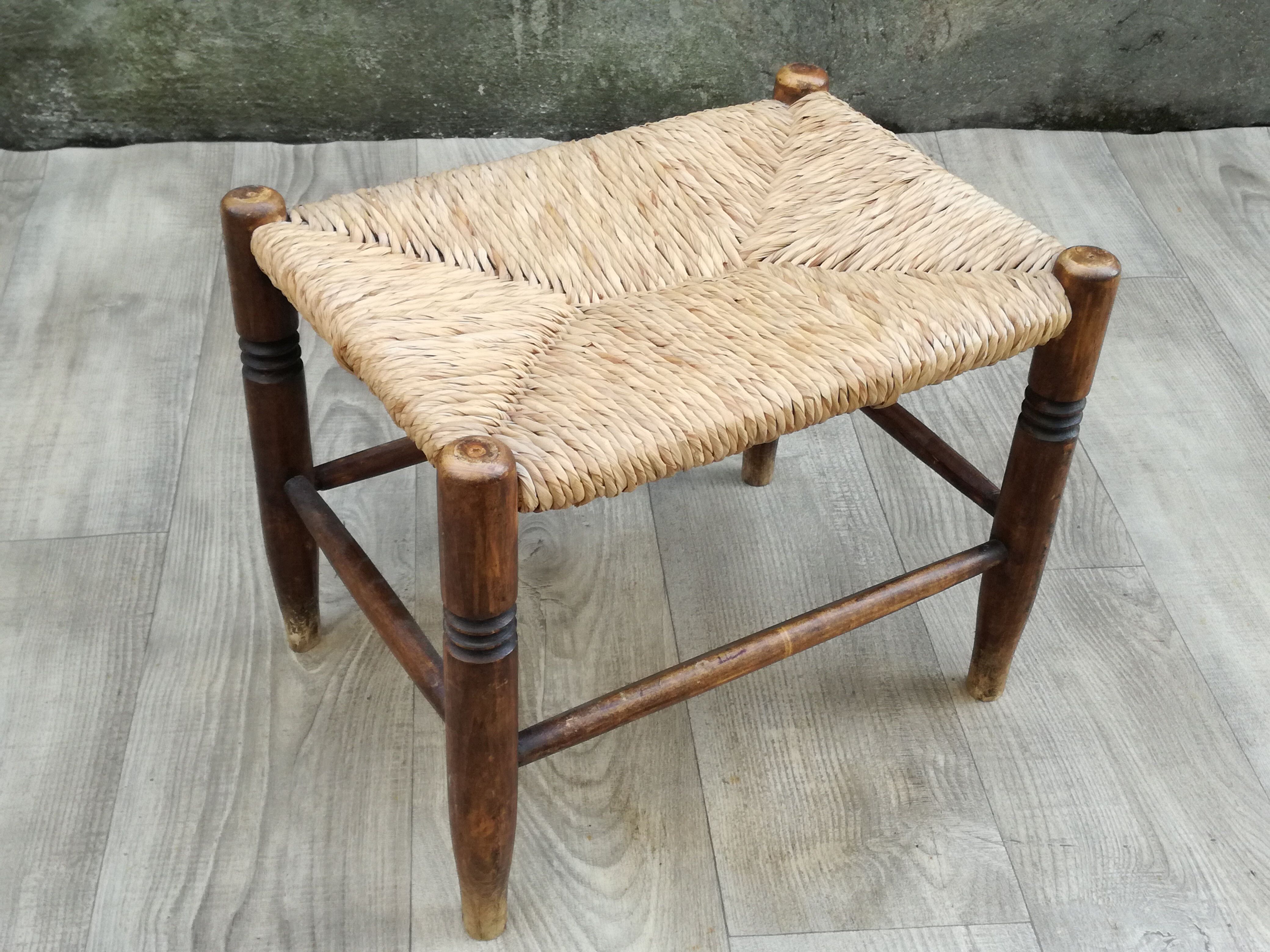 Tabouret vintage en bois et paille