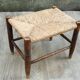 Tabouret vintage en bois et paille