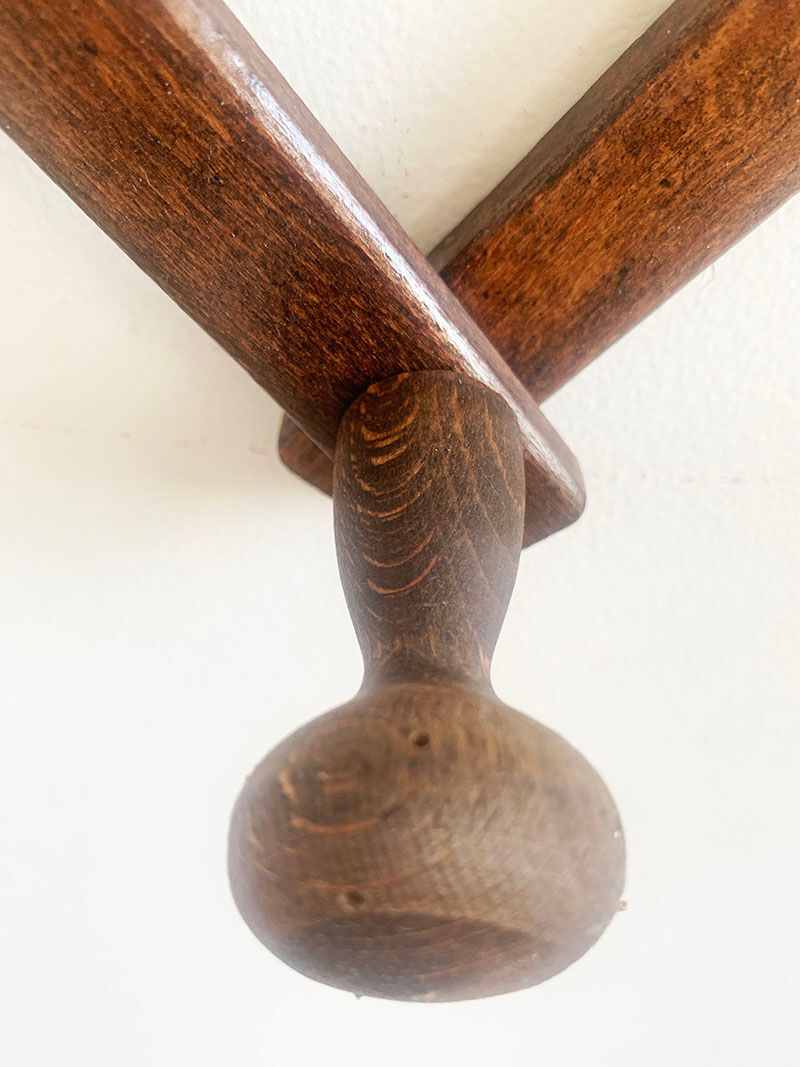 Extendable coat rack