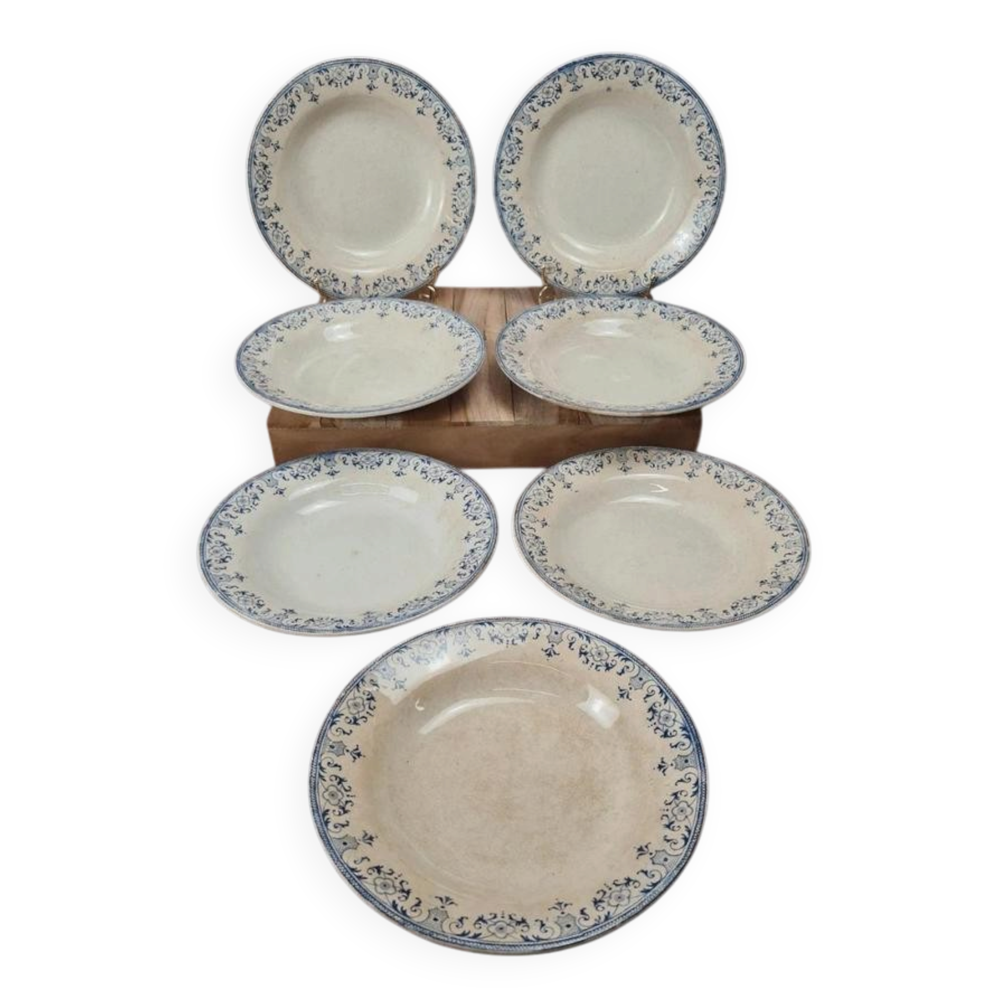 Set of 7 antique deep plates from Creil and Montereau, La Vallières service, 23 cm