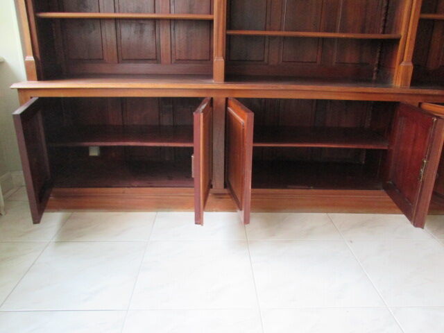 Bookcase in mahogany