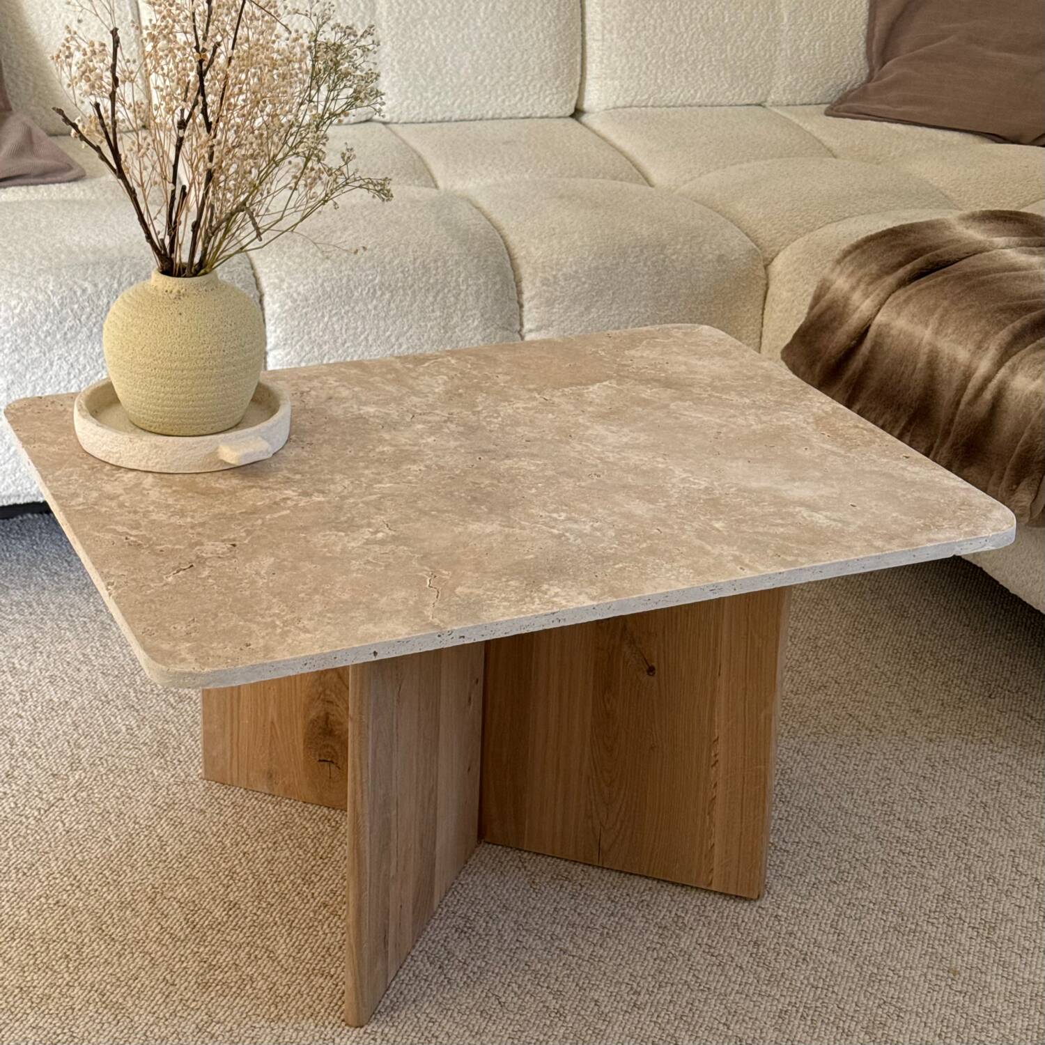 Rectangular coffee table in travertine and raw oak.