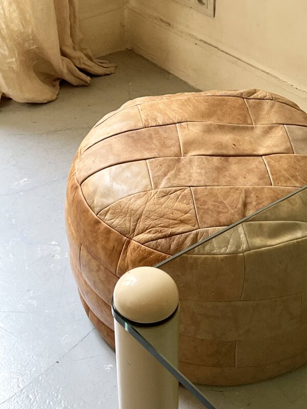 Pouf patchwork de cuir naturel cognac dlg De Sede, design 1970