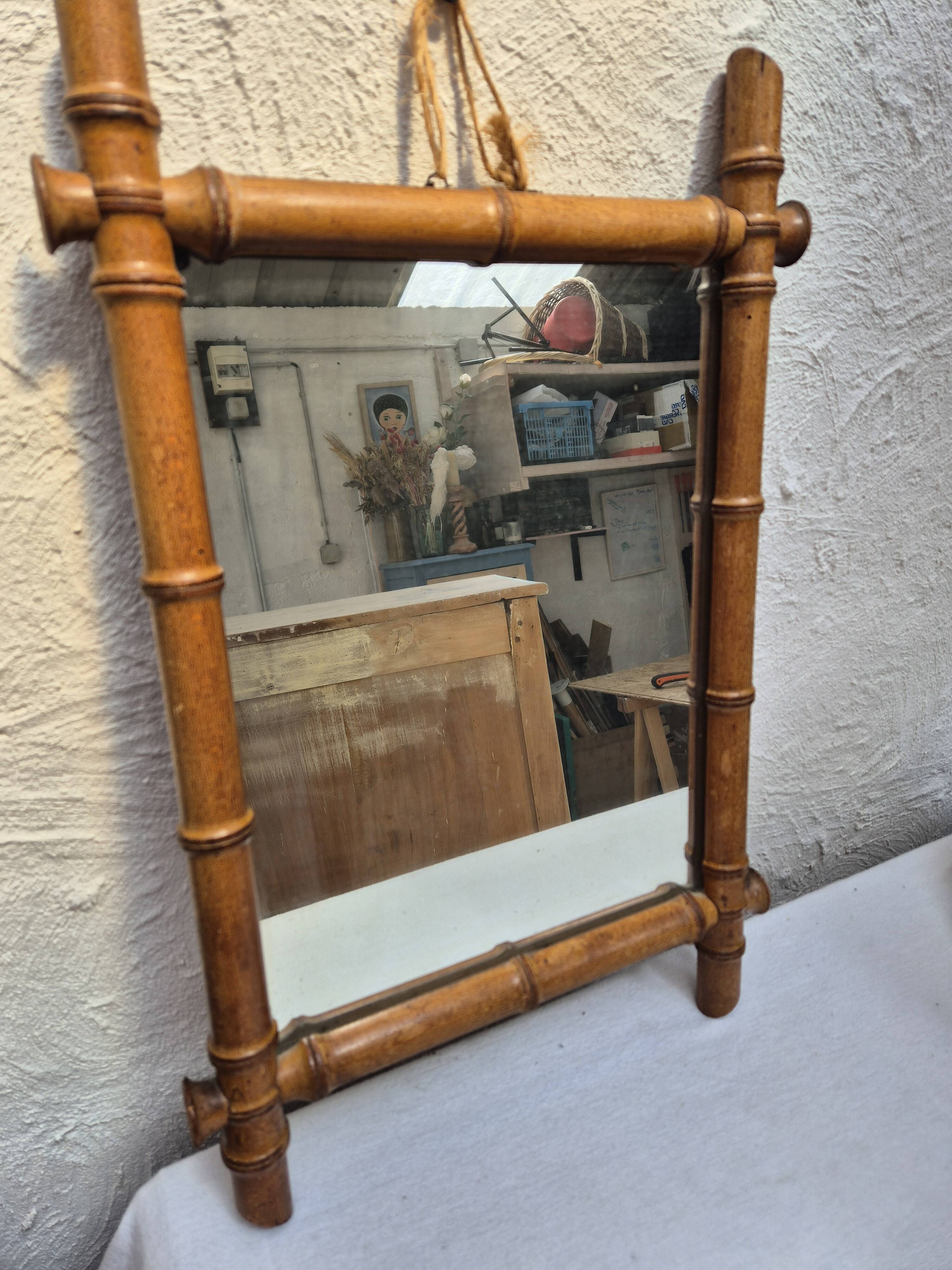 Miroir vintage en bois imitant le bambou