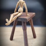 Half-round cowherd tripod stool