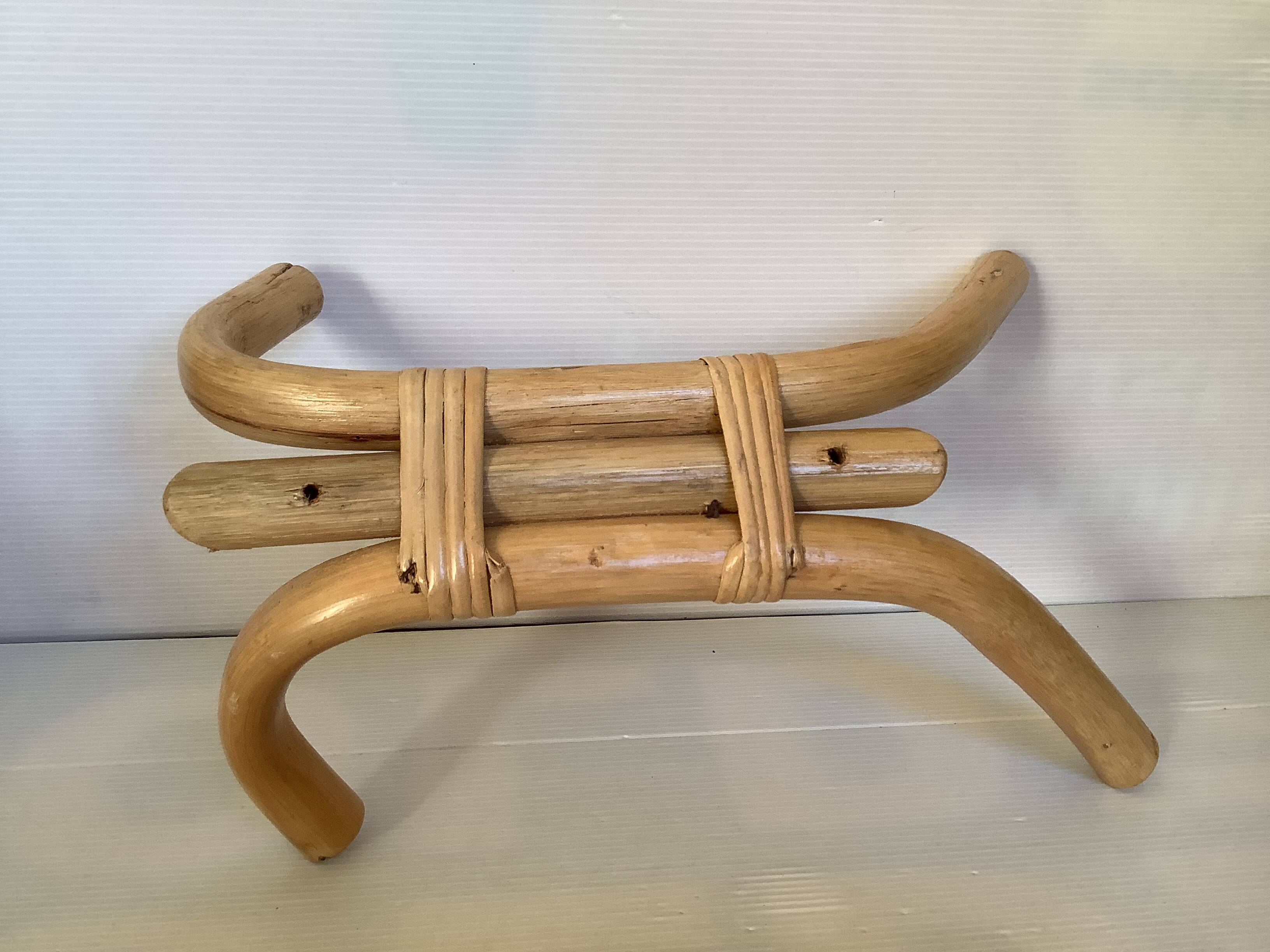 Wall-mounted bamboo coat rack