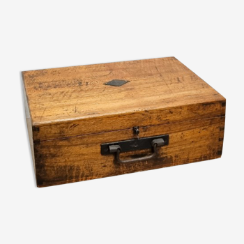 Antique trunk in wood and leather