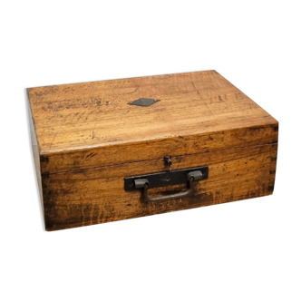 Antique trunk in wood and leather