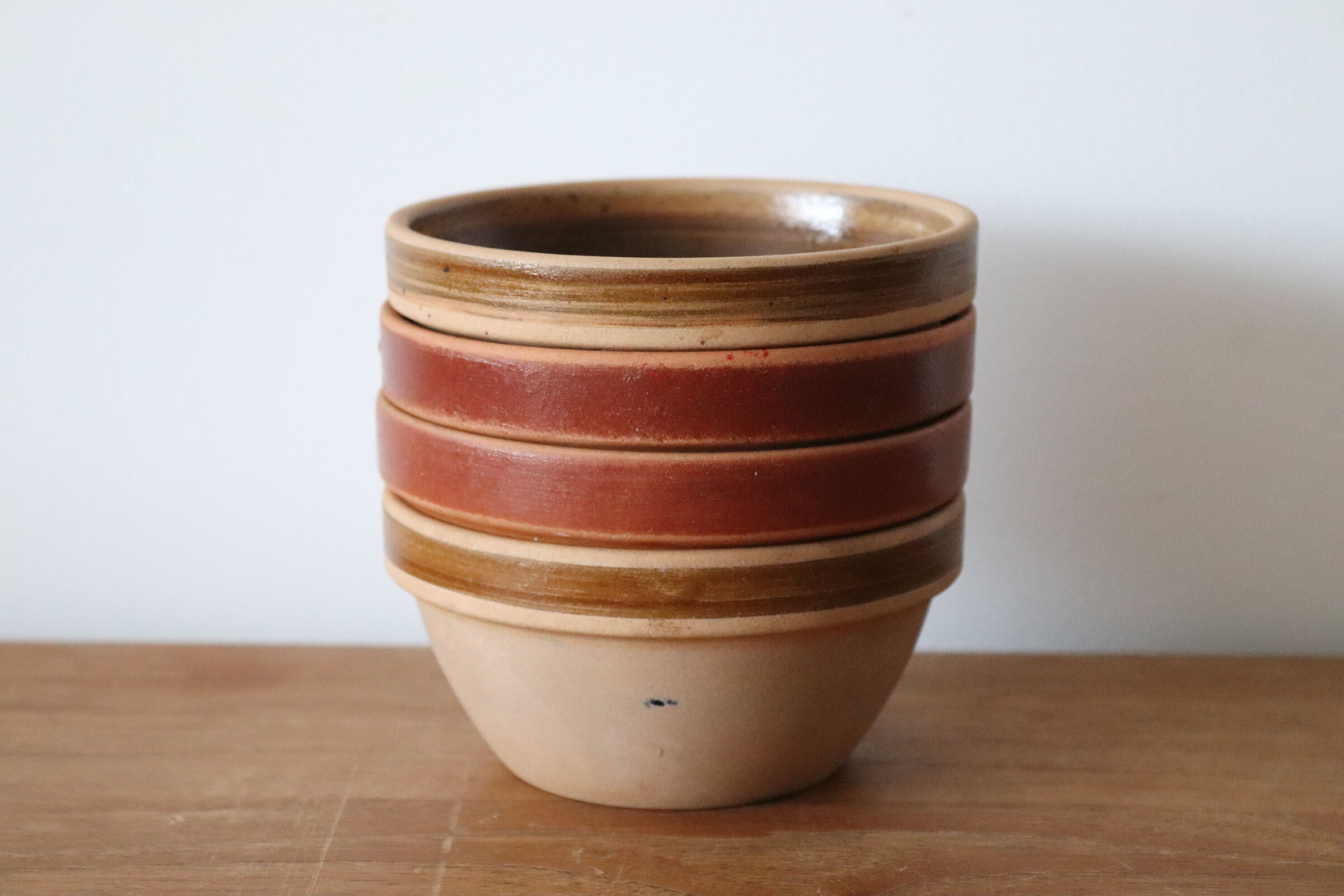 4 stoneware bowls