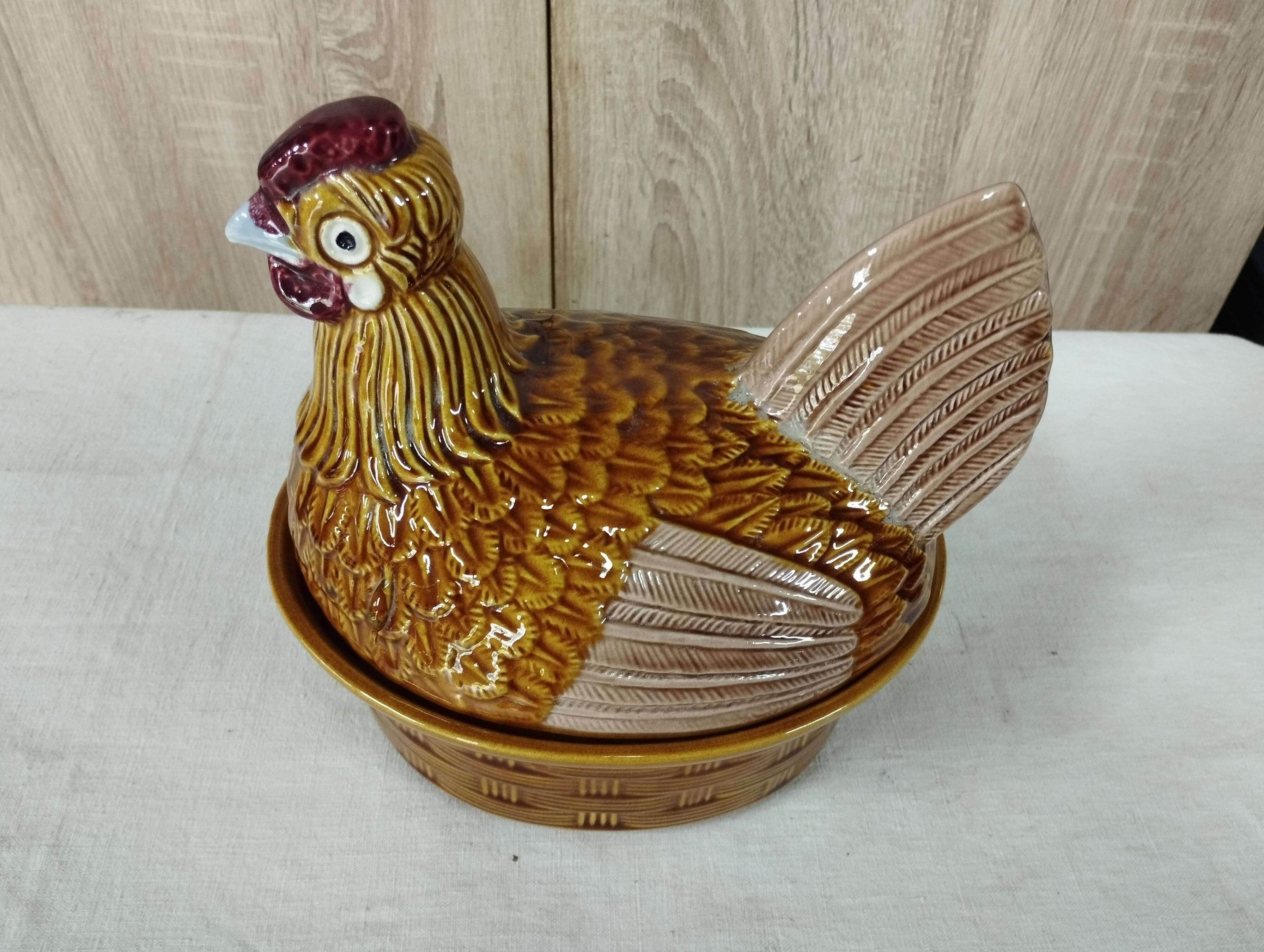 Hen-shaped terrine