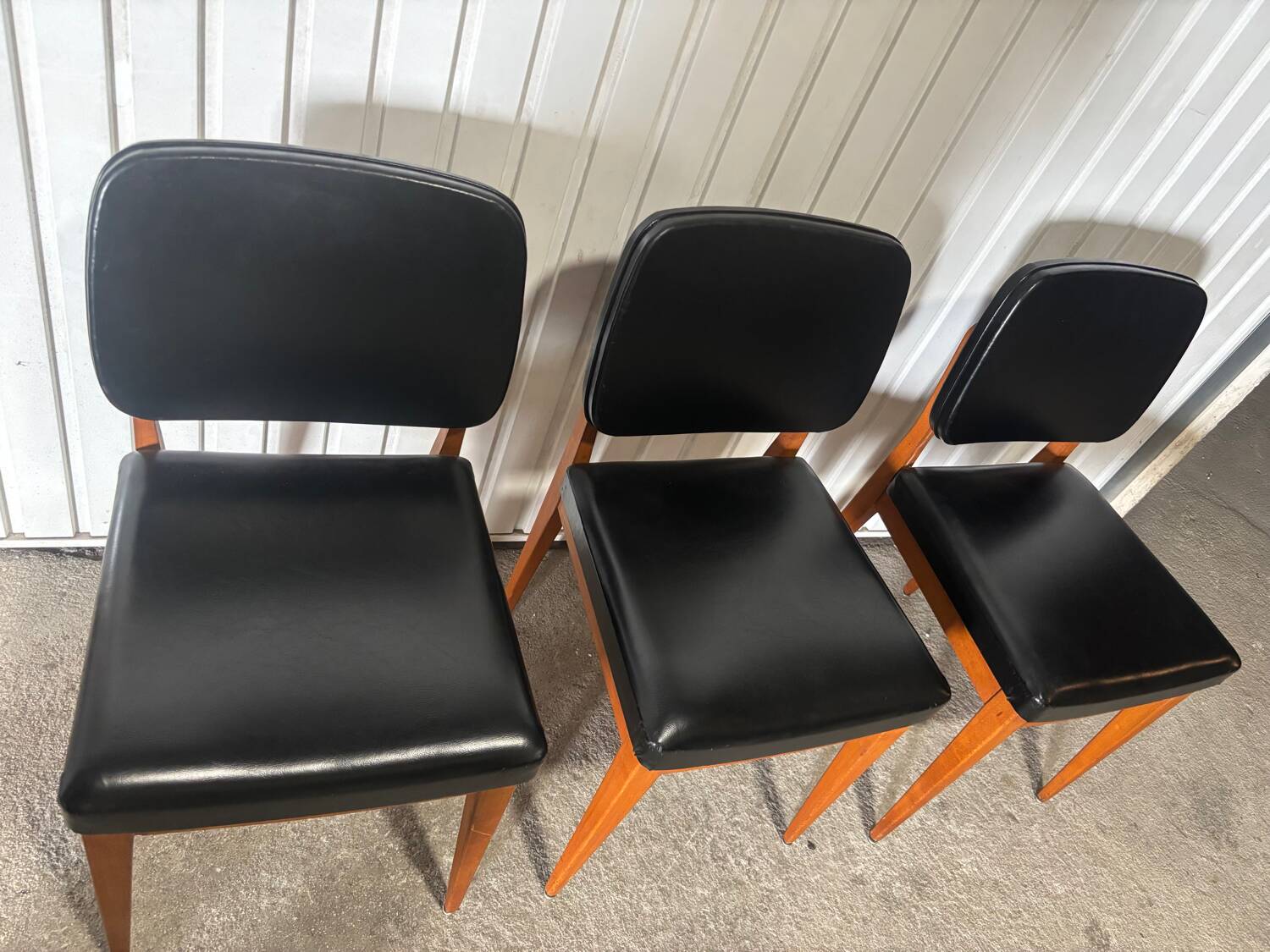 Set of 4 vintage 1960s chairs in wood and black faux leather – design