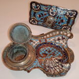 Bronze desk needs partitioned