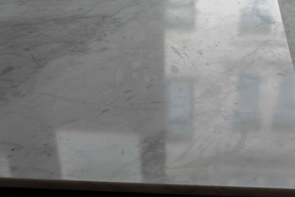 Table basse par Kho Liang Ie