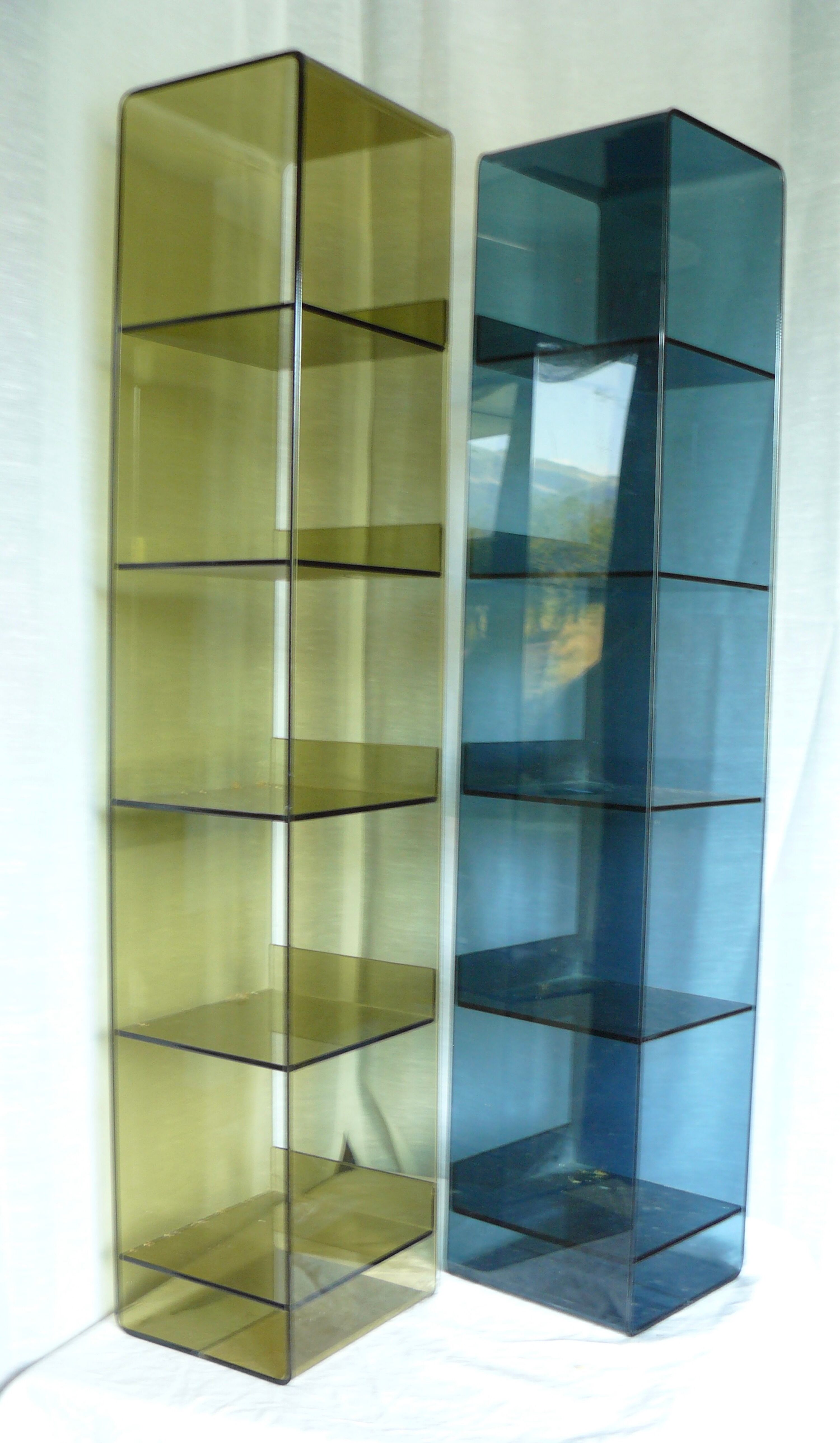 Pair of shelves in plexiglas 1980s
