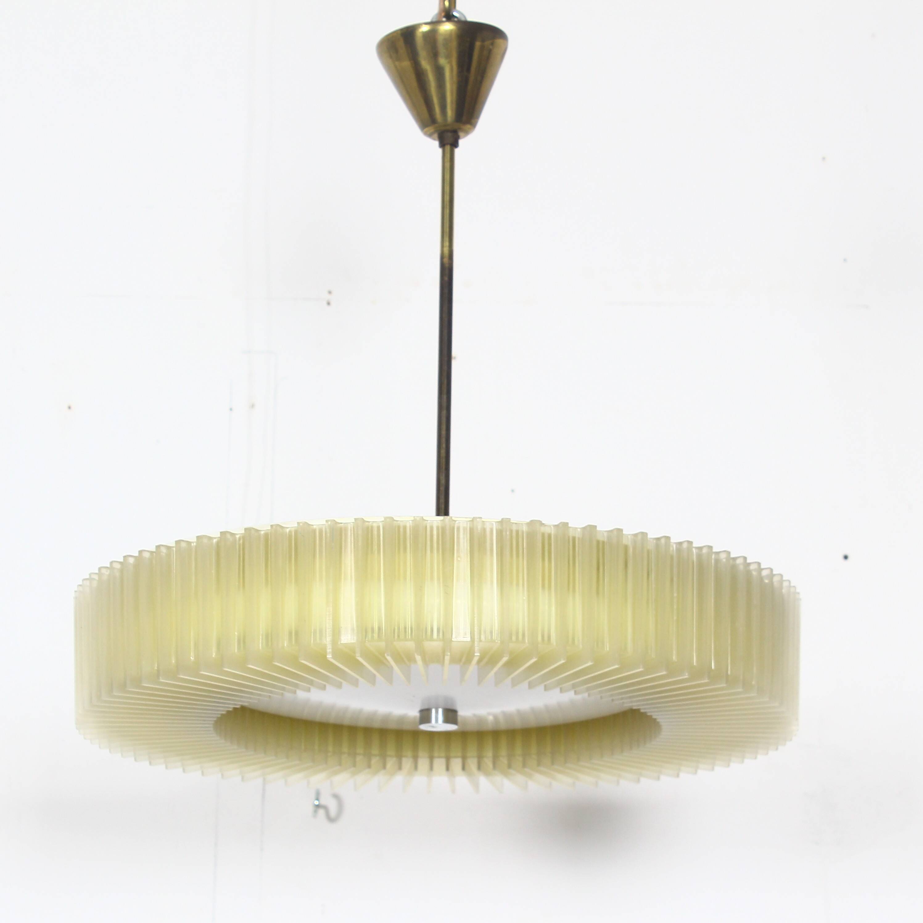 Small Lucite chandelier or ceiling light, 1970