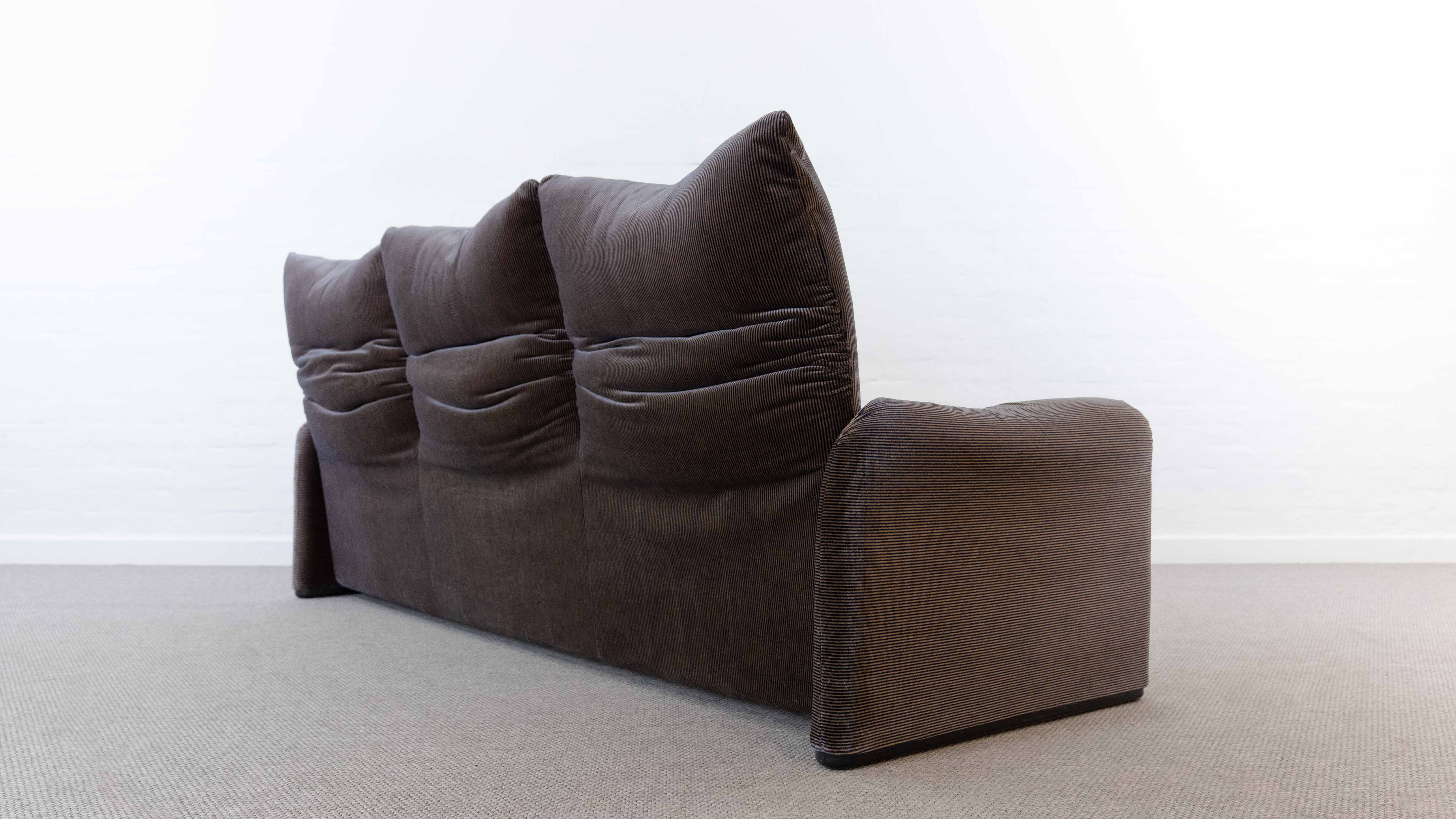 Maralunga 3-seater sofa by vico magistretti for cassina, italy