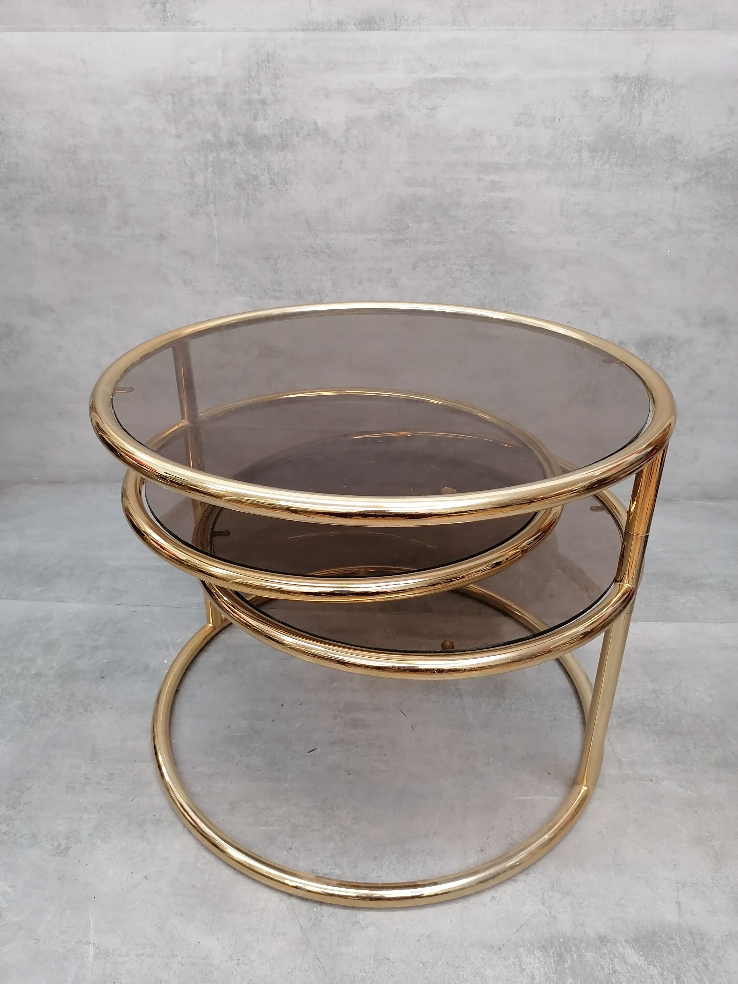 Table basse laiton 3 niveaux pivotants des années 1970 style de Milo Baughman Italie