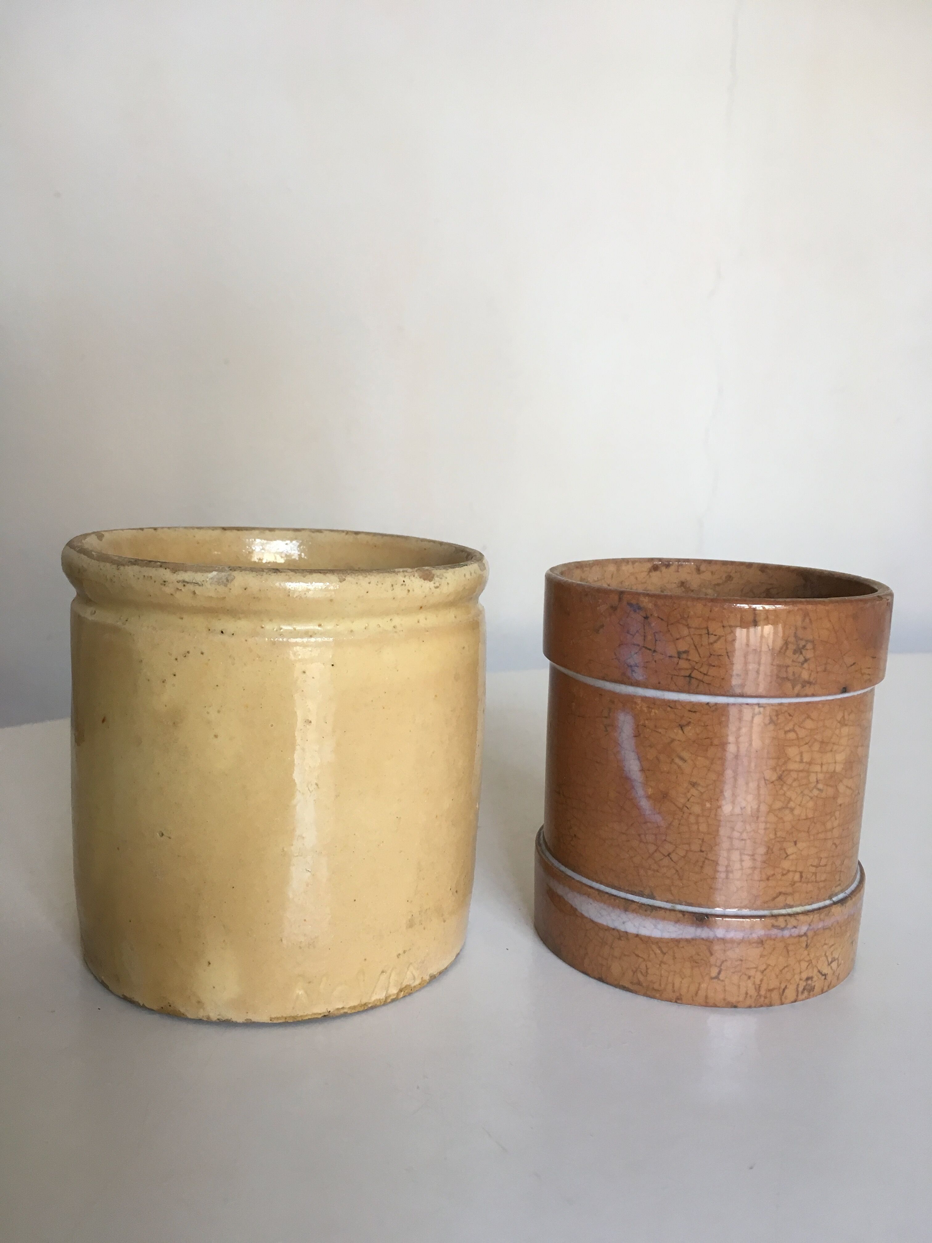 Paire de pots en terre de fer début XXe