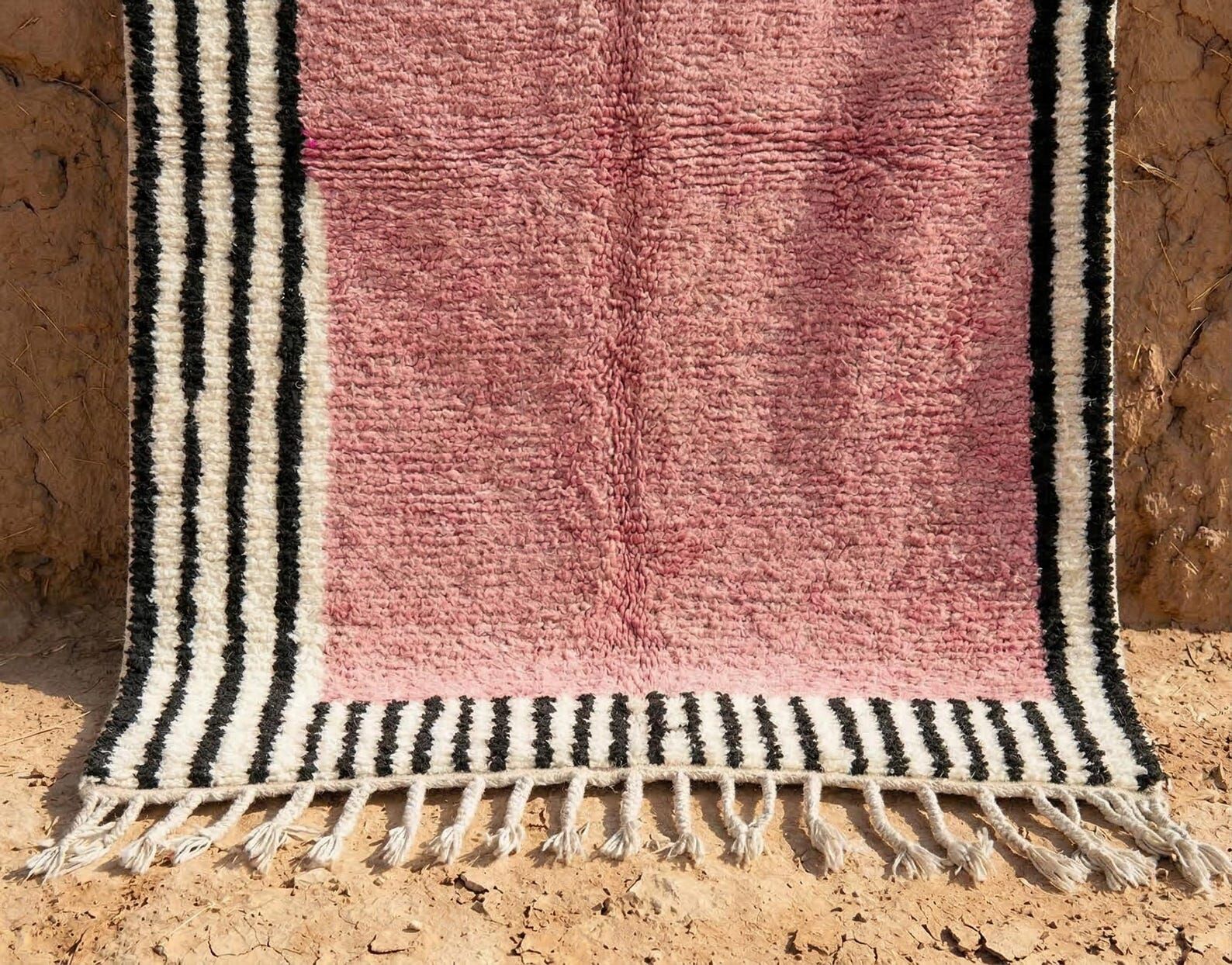 Magnificent handmade pink Berber rug 150/250cm