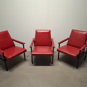 Ensemble de 3 fauteuils rouges de style mid-century moderne, Tchécoslovaquie, années 1970.
