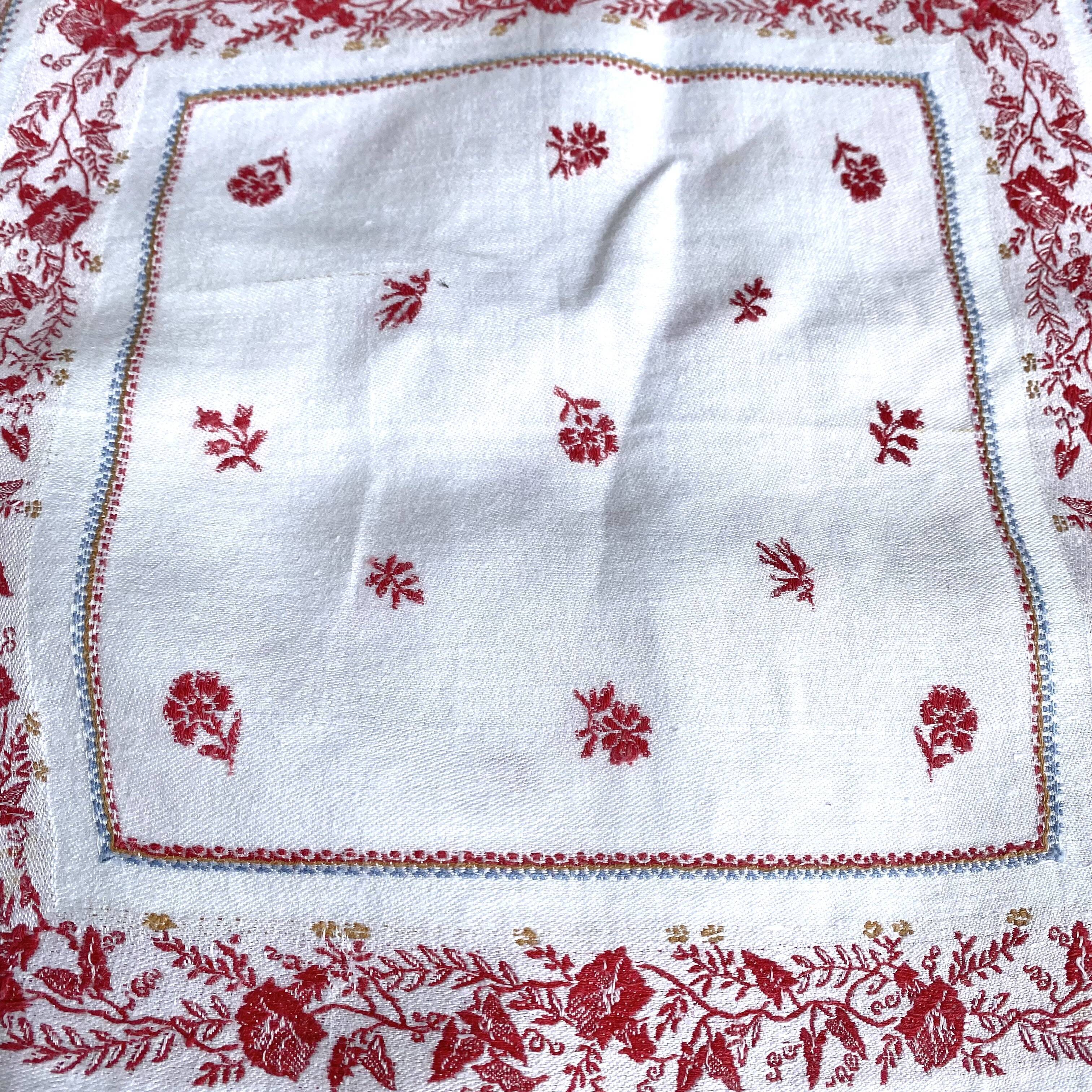 Serviettes de table anciennes brodées en coton