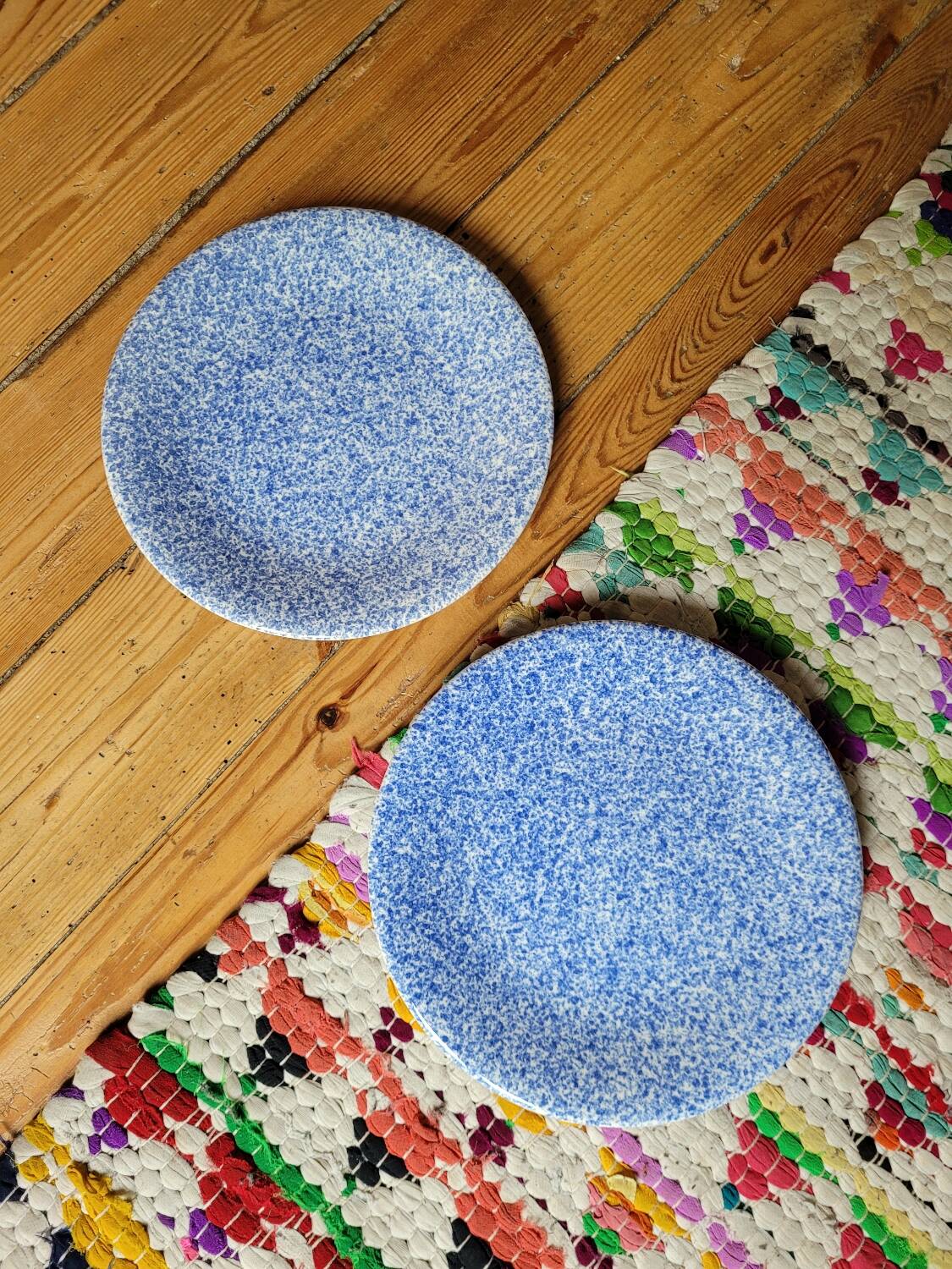 Lot de 2 assiettes à dessert mouchetées