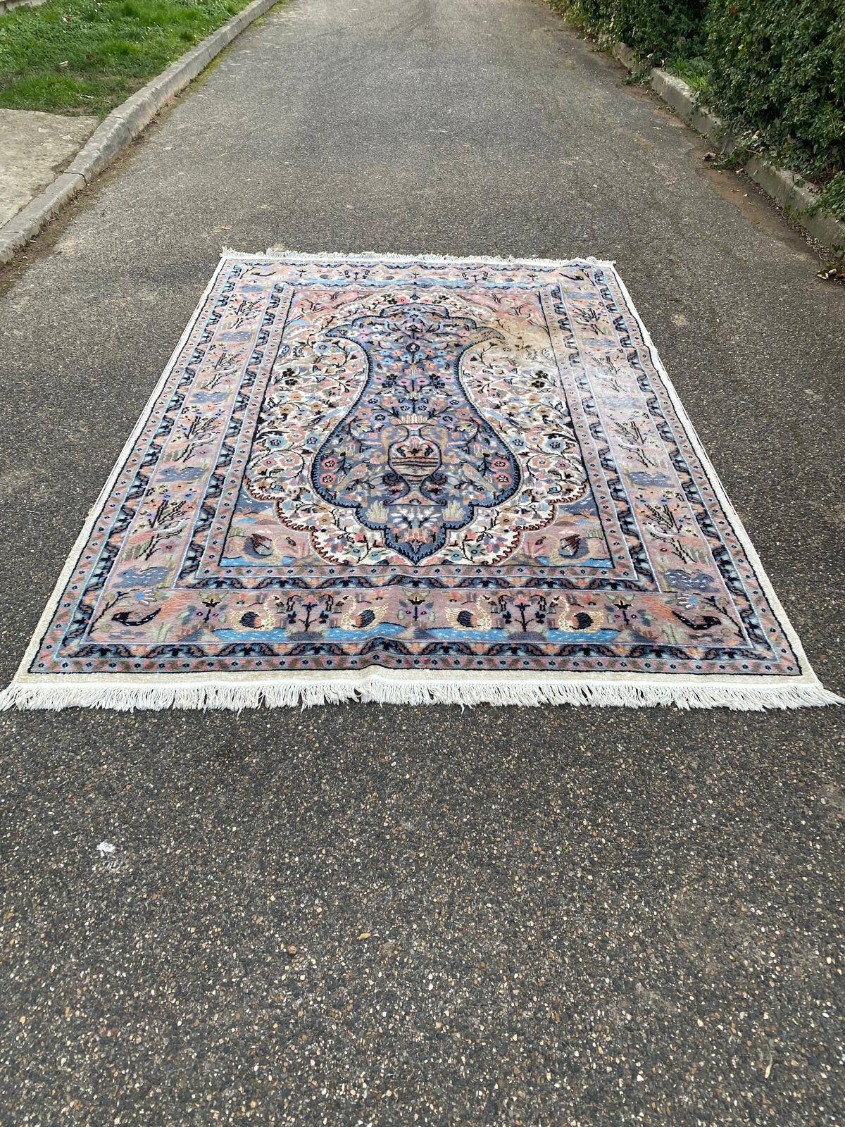 Tapis persan en laine tissée violet fleuri 280x190cm