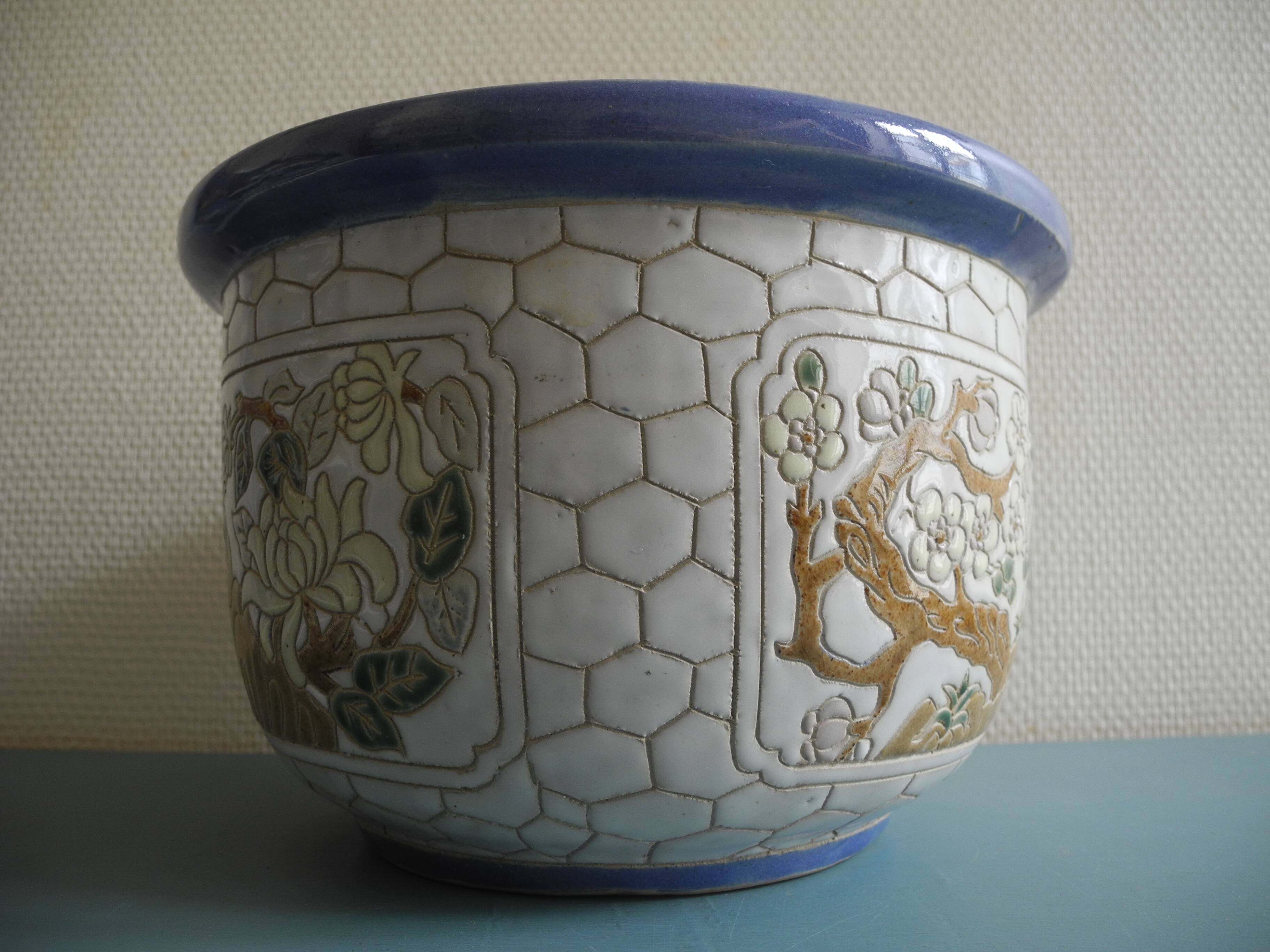Vintage ceramic flower pot/planter