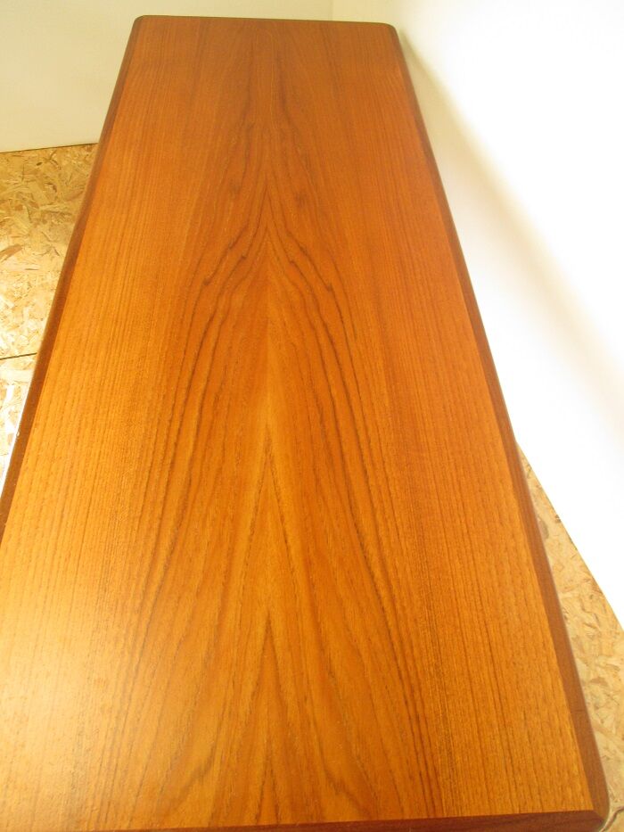 Long coffee table in teak