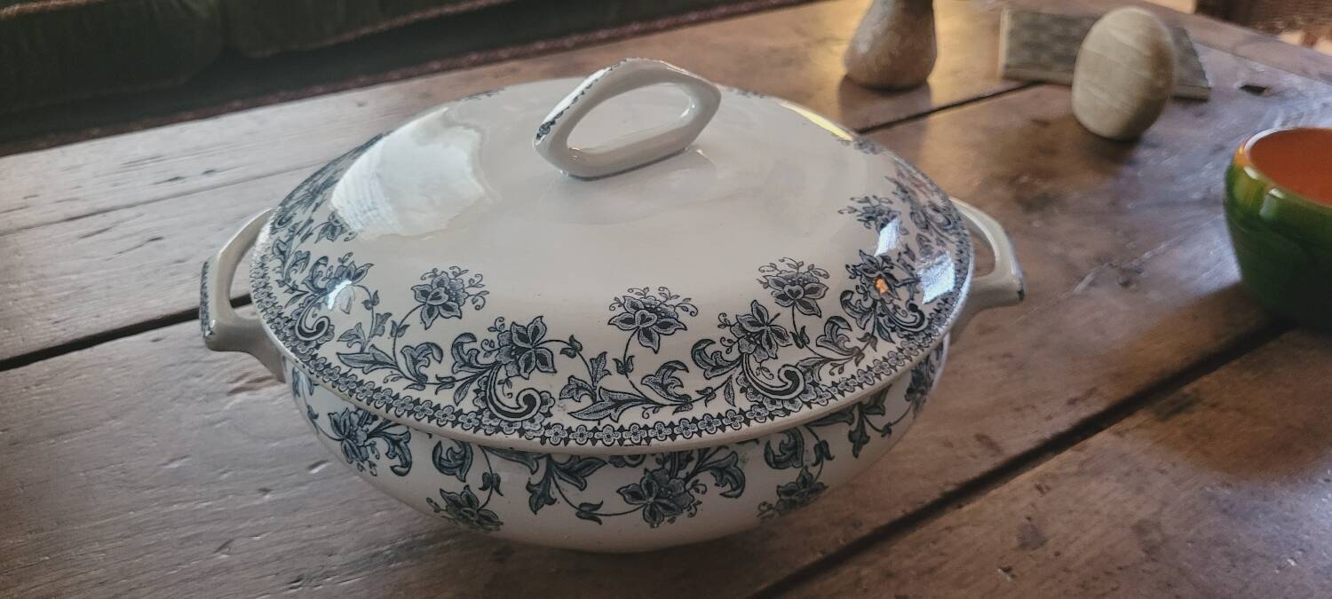 St Amand soup tureen