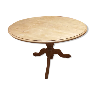 Interior's Roundtable in natural waxed spruce