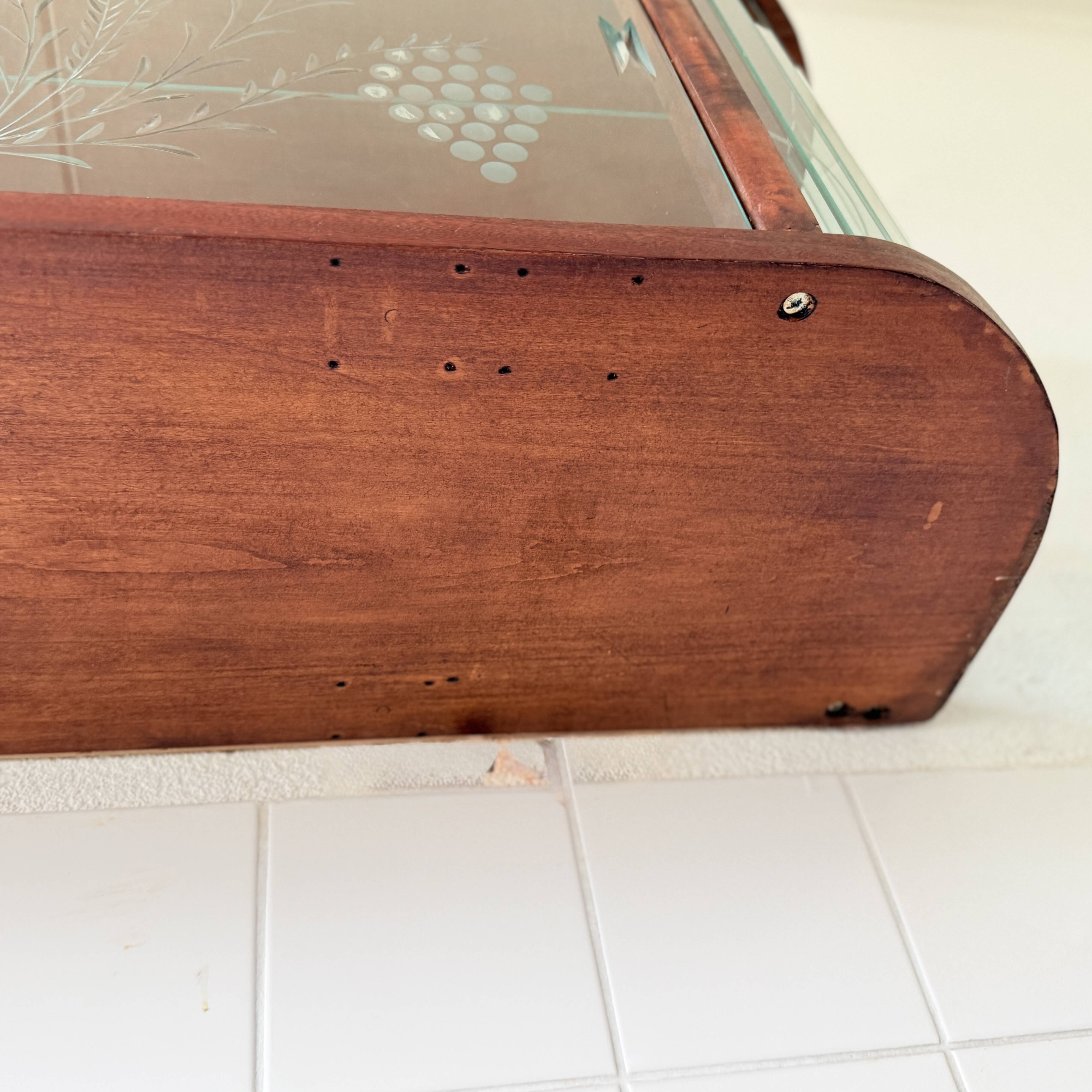 Hanging display cabinet in Art Deco style