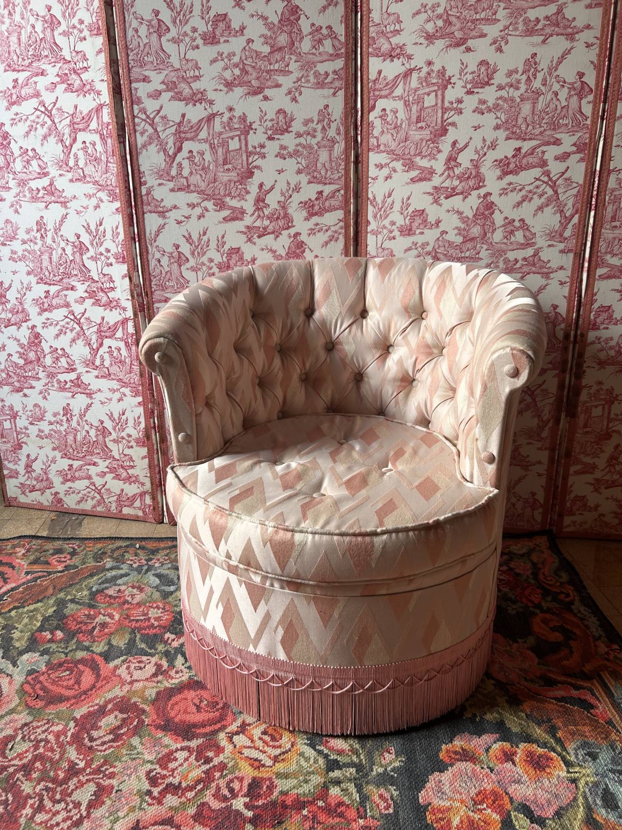 Pair of Hollywood Regency style cabriolet armchairs in satin pink, 1970s.