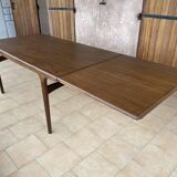 Table scandinave en teck par Johannes Andersen pour Samcom 1960